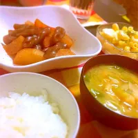 大根とこんにゃくの煮物/マカロニとキャベツのサラダ/味噌汁|池田 麻希さん