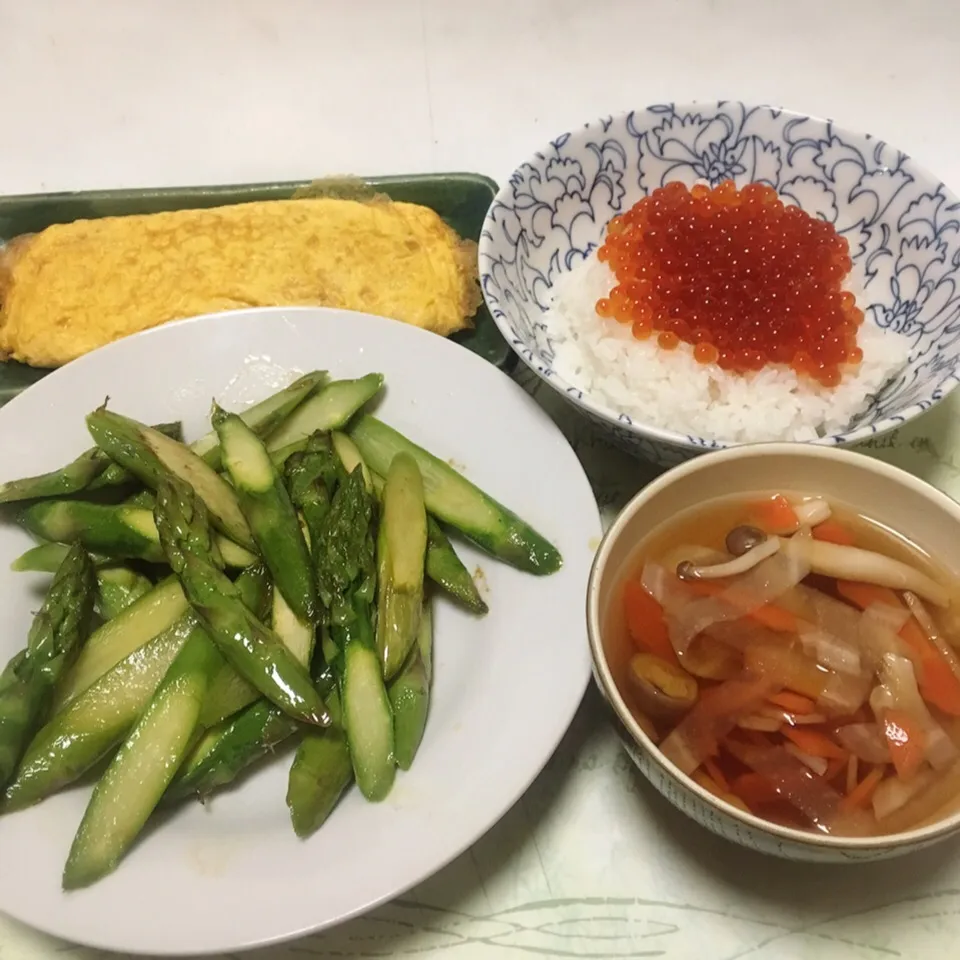 アスパラバター焼き・玉子焼き・いくら丼・けんちん汁|美也子さん