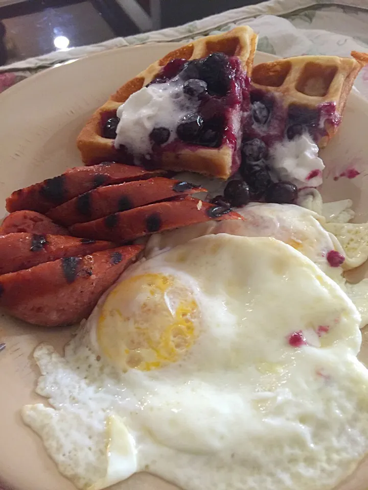 Waffles eggs and sausages|Jasmineさん