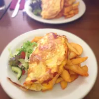 Snapdishの料理写真:Ham & cheese omelette, chips & salad.|Karla Collington Ryderさん