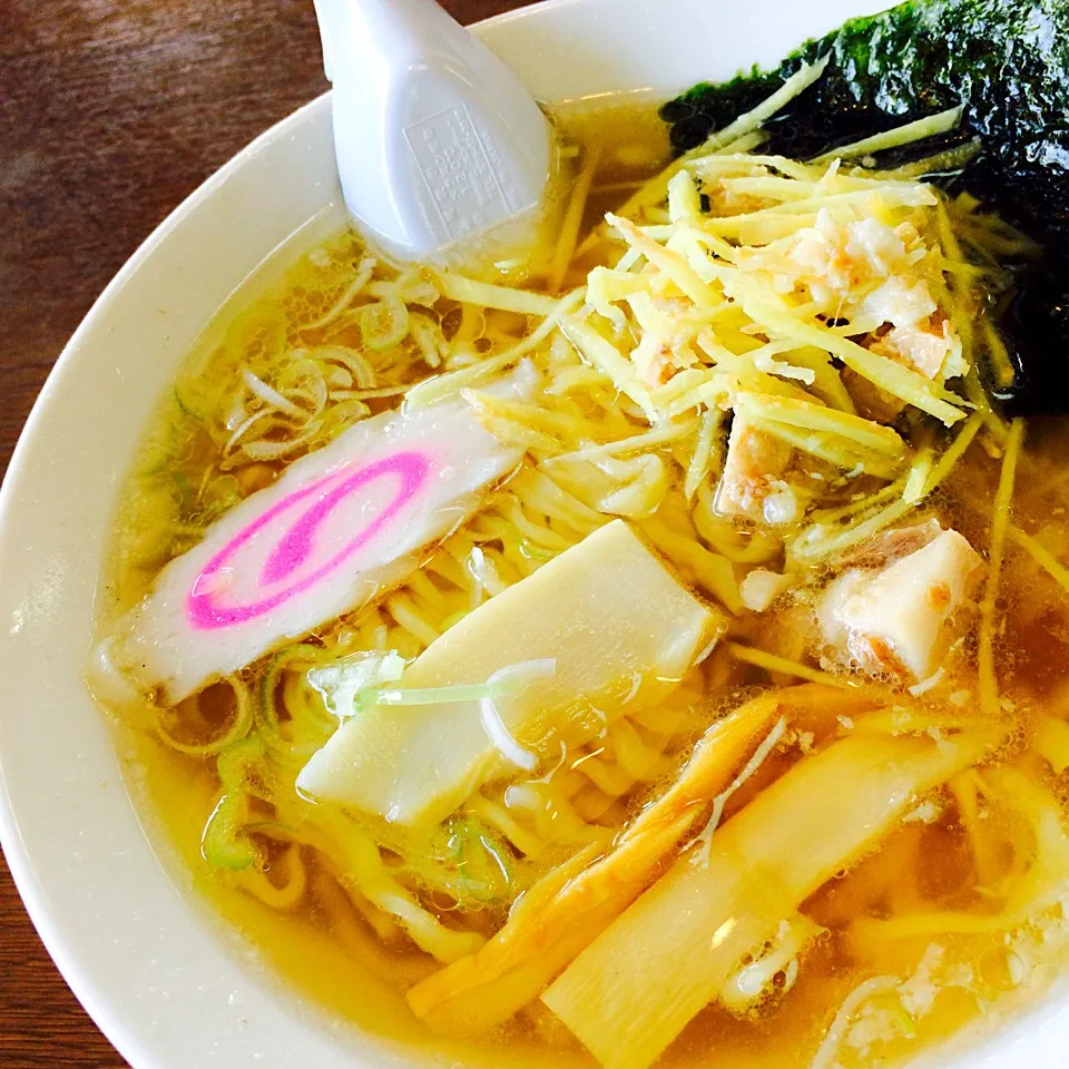 Snapdishの料理写真:中村屋のらーめん。生姜ラーメンです！ホタテスープ美味しい！！|sayuri*さん