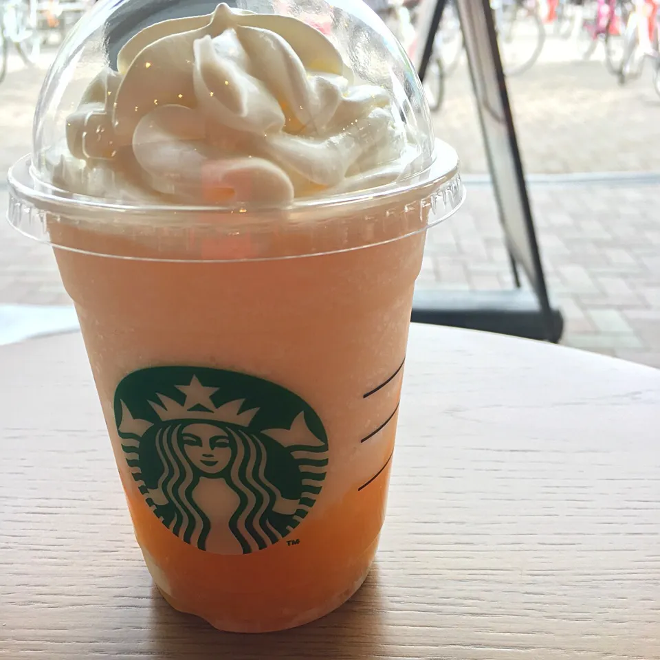 Snapdishの料理写真:Cantaloupe Melon&Cream Frappuccino|hirotomoさん