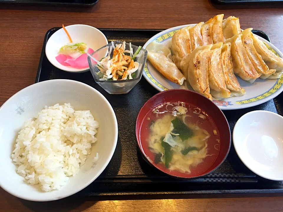 【2016.4.24】餃子館の焼き餃子定食(ライス少なめ)|よっしーさん