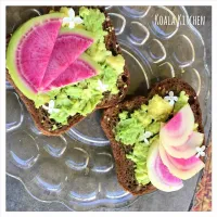 Avocado radish toast|Koalaさん