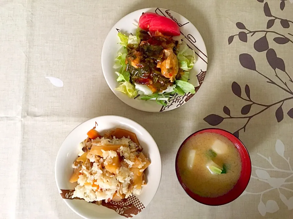 たけのこご飯
鶏肉のピリ辛あんかけ
かぶの味噌汁|ma-.-ichiさん