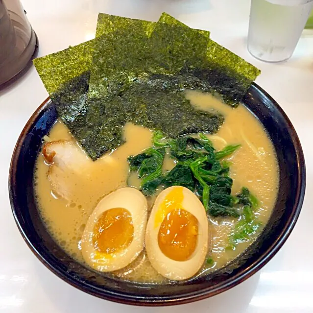 横浜屋系ラーメン。|あゆみんさん