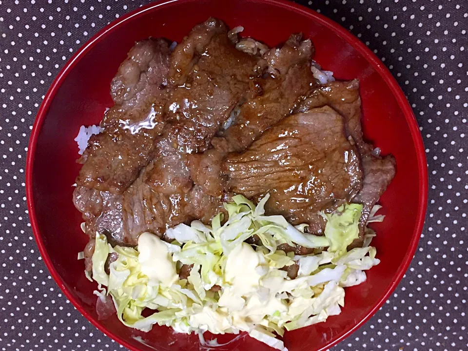 牛カルビ丼、肉１５０グラム、エバラ焼肉のたれ辛口|Isimura Hidekiさん