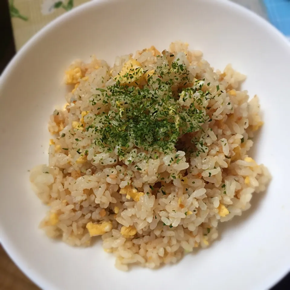 Snapdishの料理写真:有り合わせ炒飯^_^;
納豆とネギ・卵・天かす入り
お味は麺つゆで〜d(^_^o)‼︎（笑）|まるちゃんさん