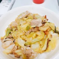 春キャベツと豚肉の中華丼|AMUさん