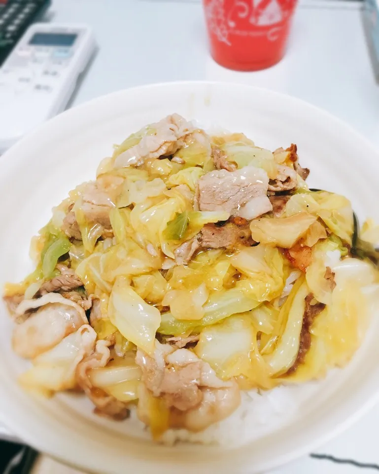 春キャベツと豚肉の中華丼|AMUさん