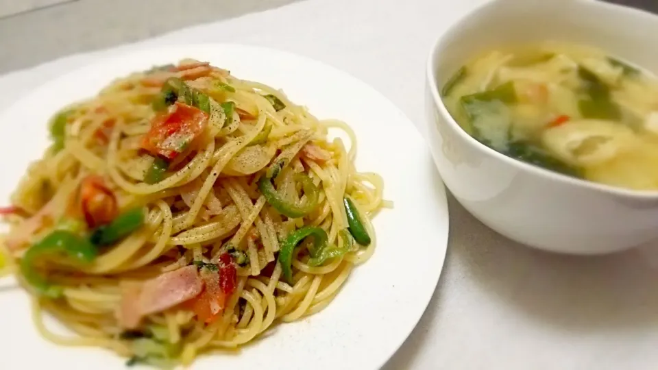 切り干し大根とﾚﾀｽ&ﾄﾏﾄ他
野菜ﾀｯﾌﾟﾘの醤油ﾊﾟｽﾀ～
の晩ごはん✨|kaz(*･ω･)さん