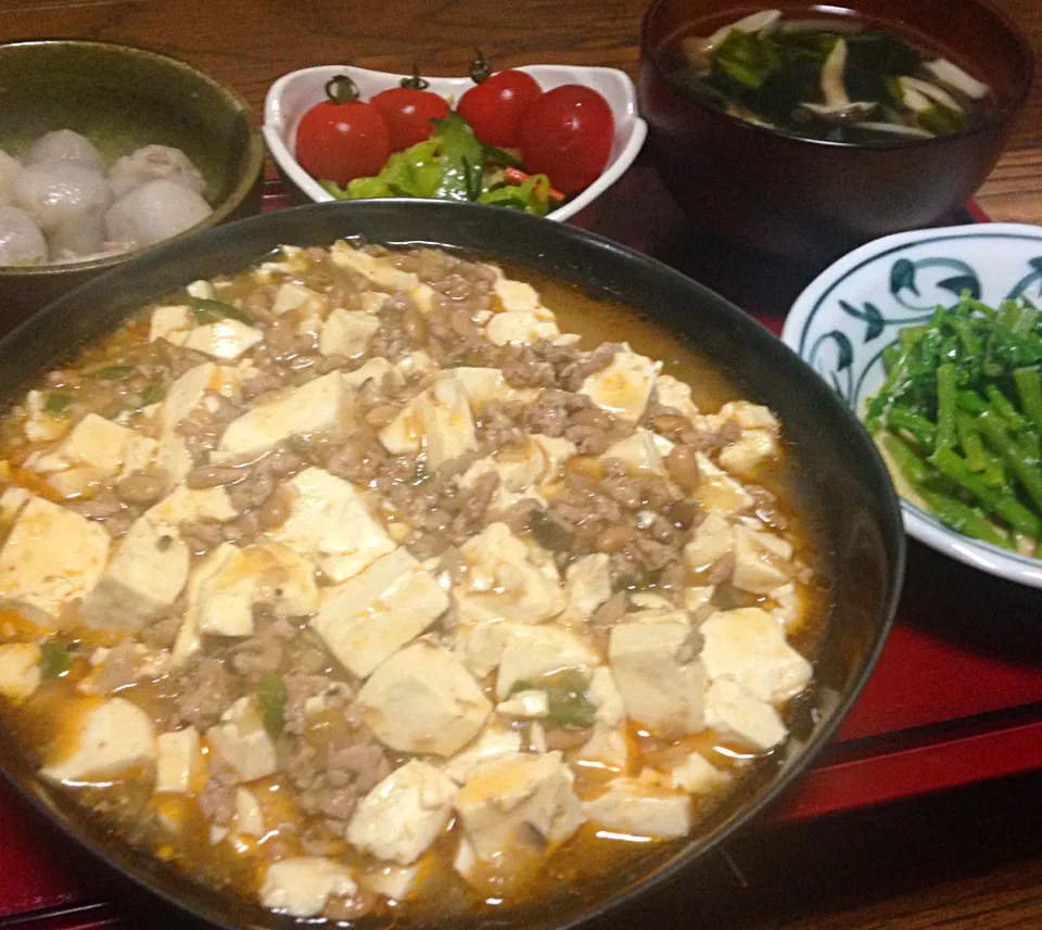 晩ごはん  塩麻婆豆腐納豆入り 菜の花の辛子マヨ和え 里芋のそぼろ煮 野菜の塩もみ ミニトマト|ぽんたさん