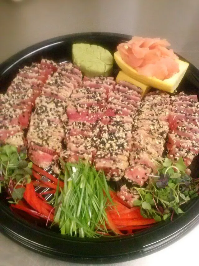 Sesame seared tuna|joe suegrimさん