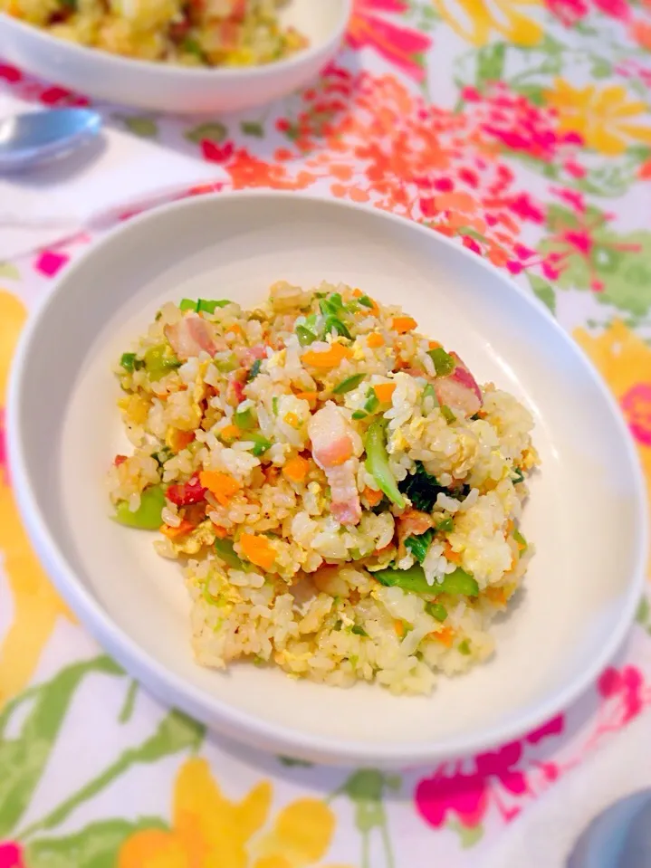 ベーコンと青梗菜＆冷蔵庫の余り野菜でチャーハン|ころりんぼさん