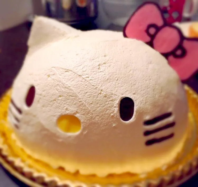 キティちゃんのケーキを親友の誕生日に作ったよ💗
ドーム型にするのが意外と大変でした😅|himeさん