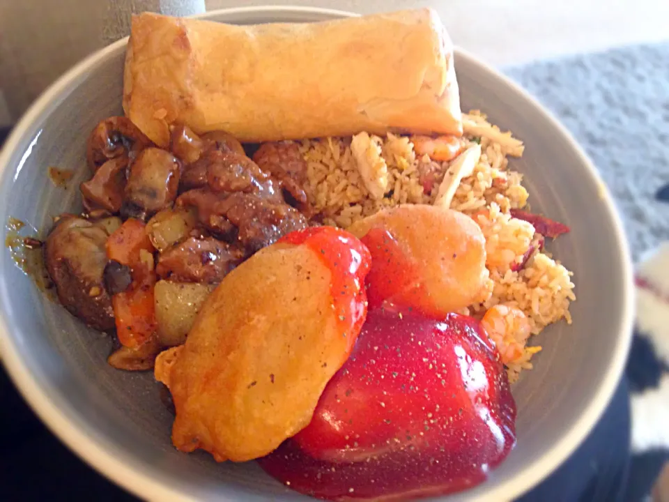 Pancake roll, sweet & sour chicken, beef & mushroom in black bean sauce, special fried rice.|Karla Collington Ryderさん