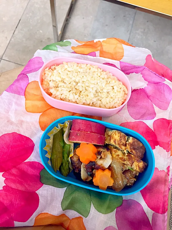 Snapdishの料理写真:今日のお弁当♪アスパラおいしー(o^^o)|ねっぴさん