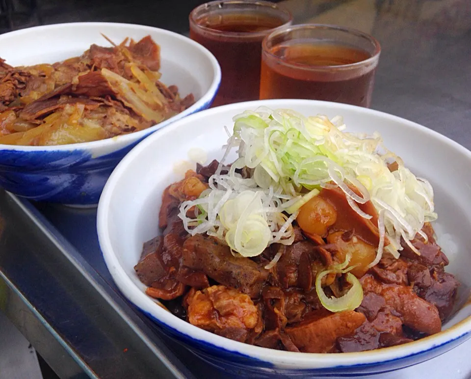 朝ごはん  ホルモン丼と牛丼|ぽんたさん