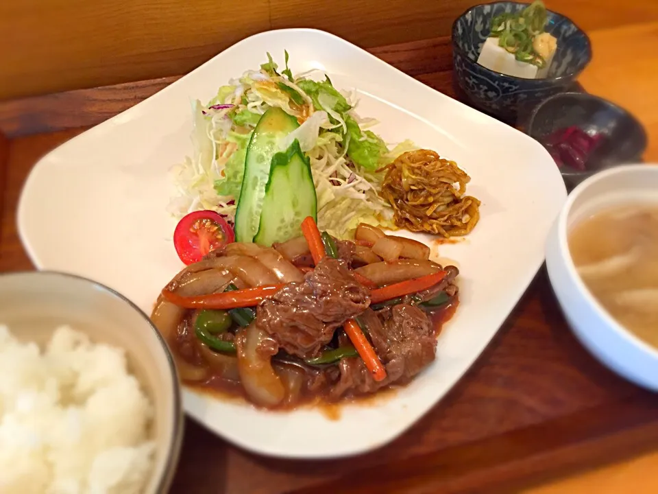 Cafe TORIGOYA 今週のランチ
牛肉とピーマンのオイスターソース炒め☆付け合わせのカレー味もやしもご飯がススムくん‼︎|パパパパパさん