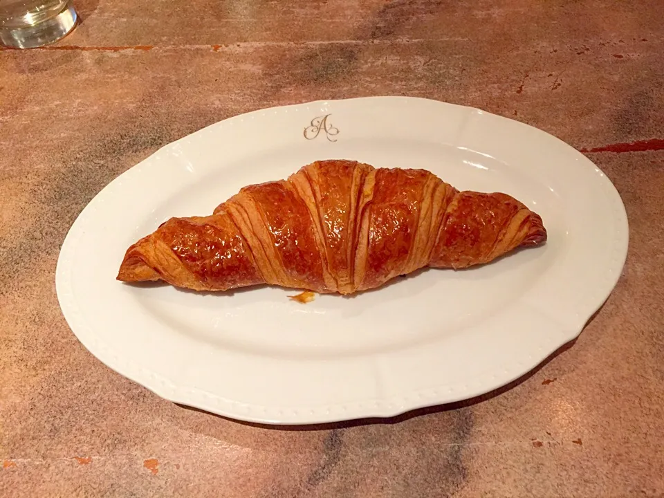 So this is the number 1 salted egg yolk croissant! Honestly , it ain't that great!|Aunty Gさん