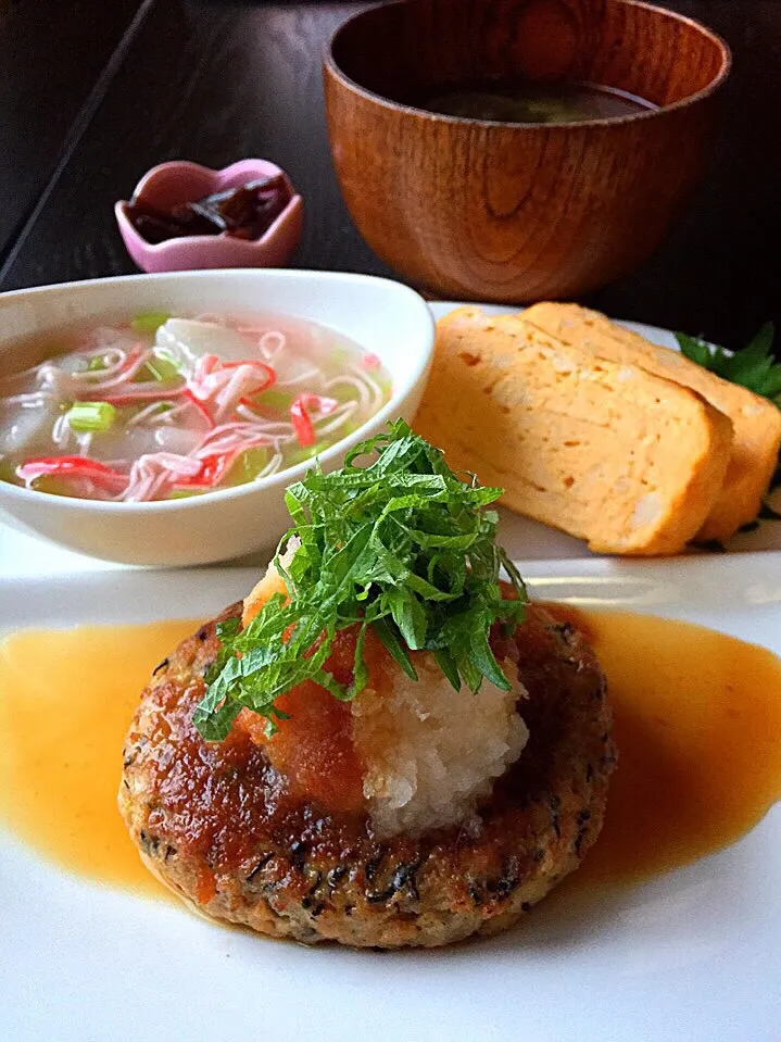 ⭐️ひじき入りお豆腐ハンバーグ おろしポン酢
⭐️ホタテ入りだし巻き卵
⭐️蕪とカニカマの煮物
⭐️伽羅蕗
⭐️新玉ねぎとワカメの味噌汁|よっちぃさん