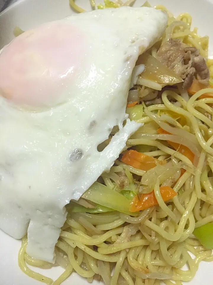 塩焼きそば目玉焼きのせ♡|ゆんさん