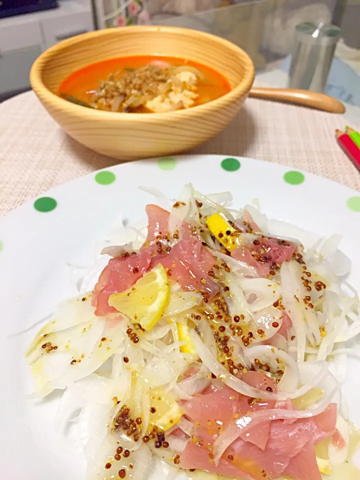 今日の夕食♡
＊新玉ねぎと生ハムのレモンサラダ
＊坦々風豆腐スープ|はるかさん