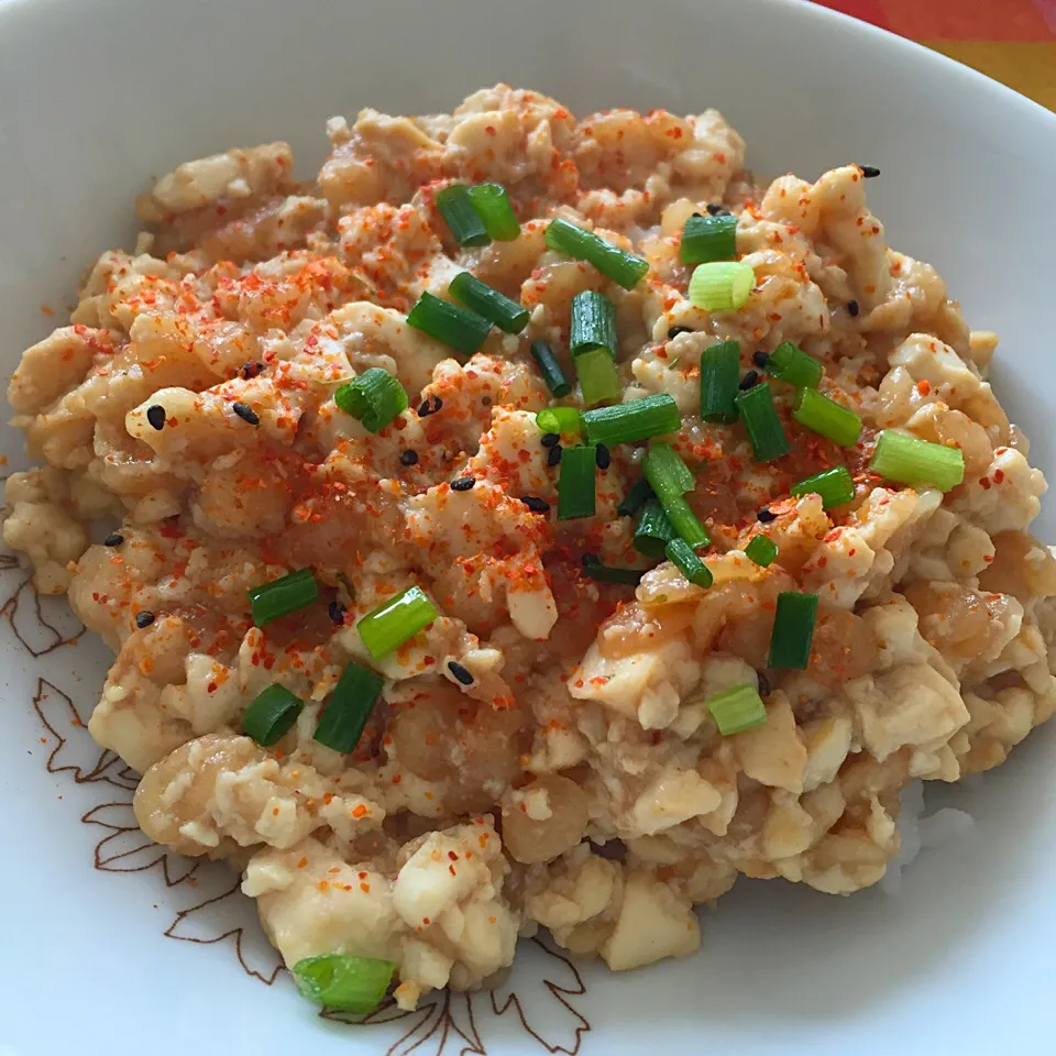 Snapdishの料理写真:キヨシュンさんの料理 材料費100円 簡単うまうま雷丼💕|カウンター嬢さん