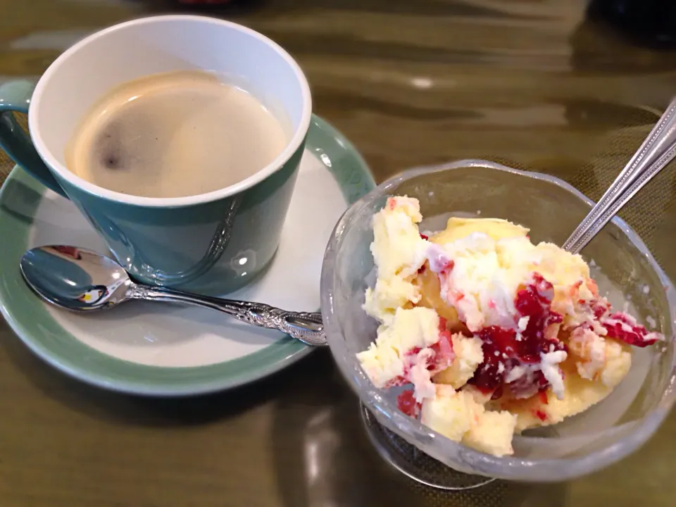 Bセットのジェラート(ベリーベリー)とコーヒー|こいちさん