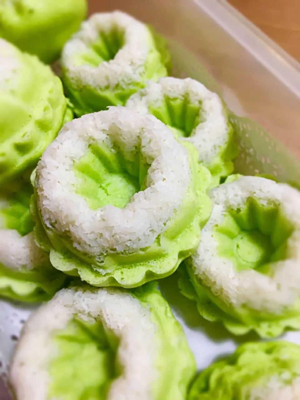 Steamed Mini Pandan Cake with Coconut topping aka Puteri Ayu|Pelsia Yapさん