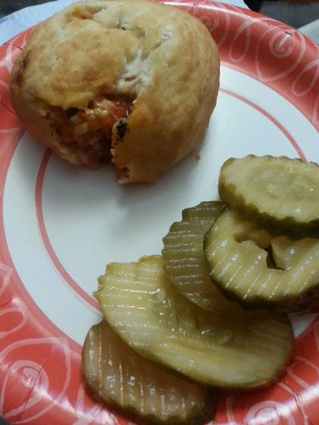 gardien roni pizza pocket with sriracha pickles.|Polly Gelfusoさん