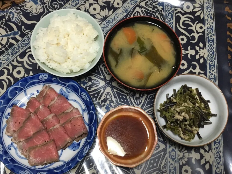 昨日の夕食  어제 저녁식사  昨天的晚餐    ご飯 밥 飯 ・牛肉の叩き 소고기 牛肉・ワラビ 고사리 布拉肯・味噌汁 된장국 大醬湯   #料理  #요리  #做菜|まりっぺさん