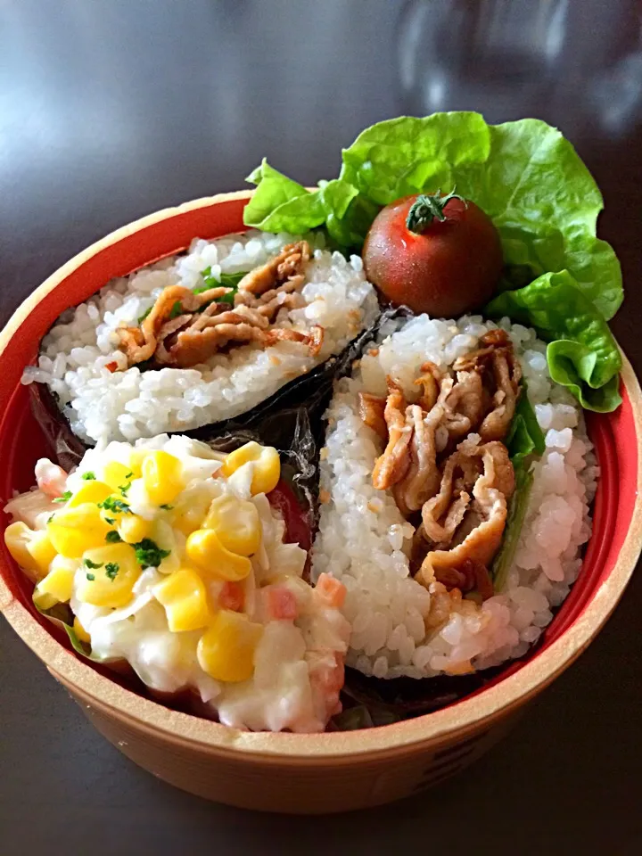 "おにぎらずの豚キムチ"(Mama Bento),ข้าวห่อแบบสี่เหลี่ยม กิมจิหมูกับสลัดกะหล่ำข้าวโพดจ้า😋|Porr Ishidaさん