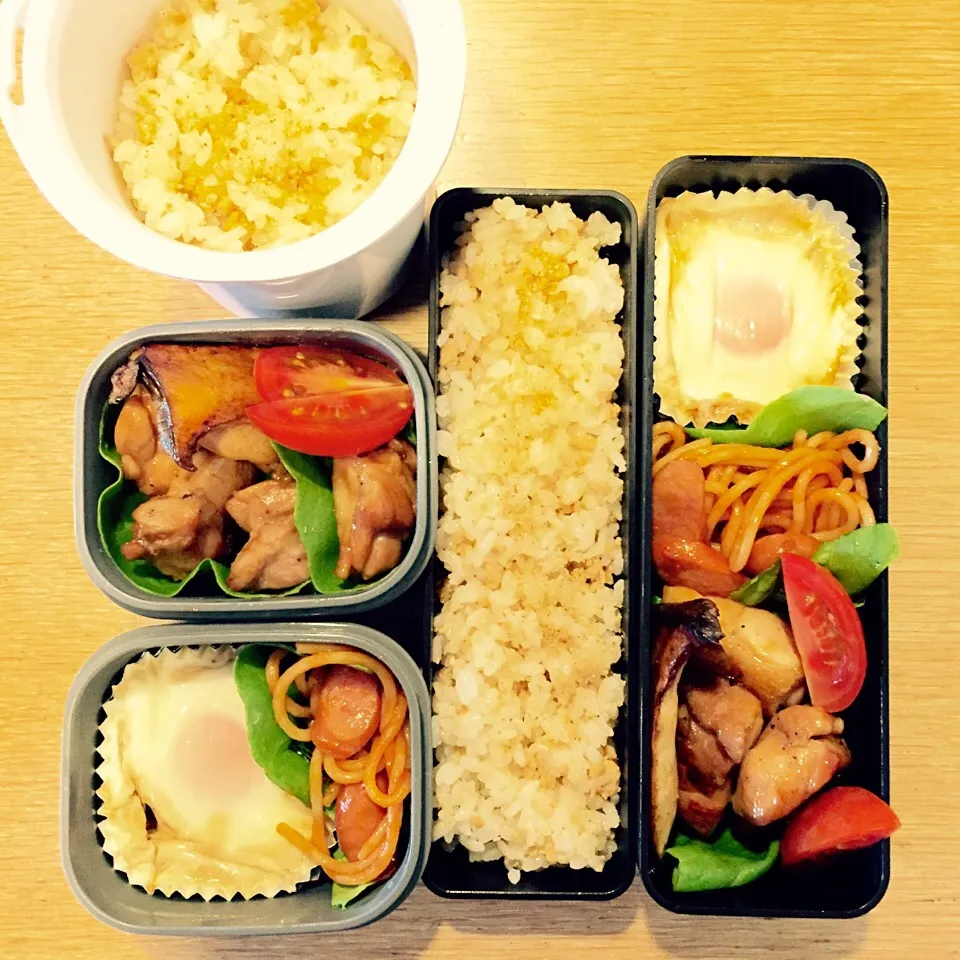 お弁当4/22 目玉焼き、鶏肉の照り焼き、エリンギのバターソテー、ナポリタン、そぼろご飯|きささん