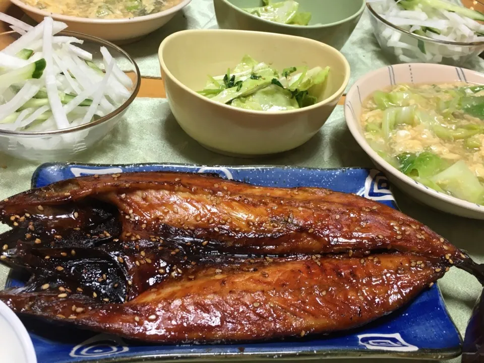 Snapdishの料理写真:鯖の味醂 キャベツの卵あんかけ   大根サラダ  豆苗とキャベツのナムル  じゃがいもとキャベツの茎の味噌汁|阪野千恵子さん