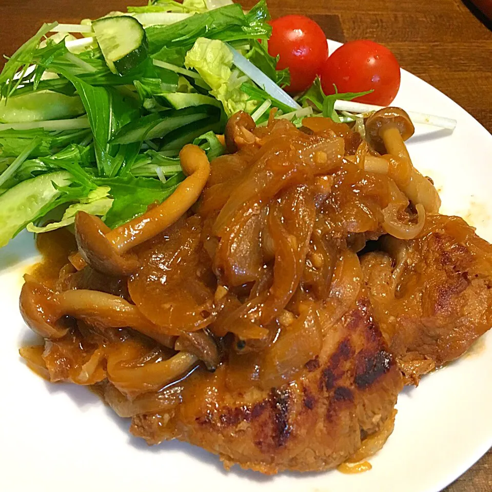 塩麹と薄切り玉ねぎに漬け込んで、安いお肉も柔らか美味しいポークチャップ🐽|ゆうみん（4人の母ちゃん）さん