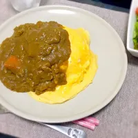 Snapdishの料理写真:余ったカレーでオムカレー🍛|cipiさん