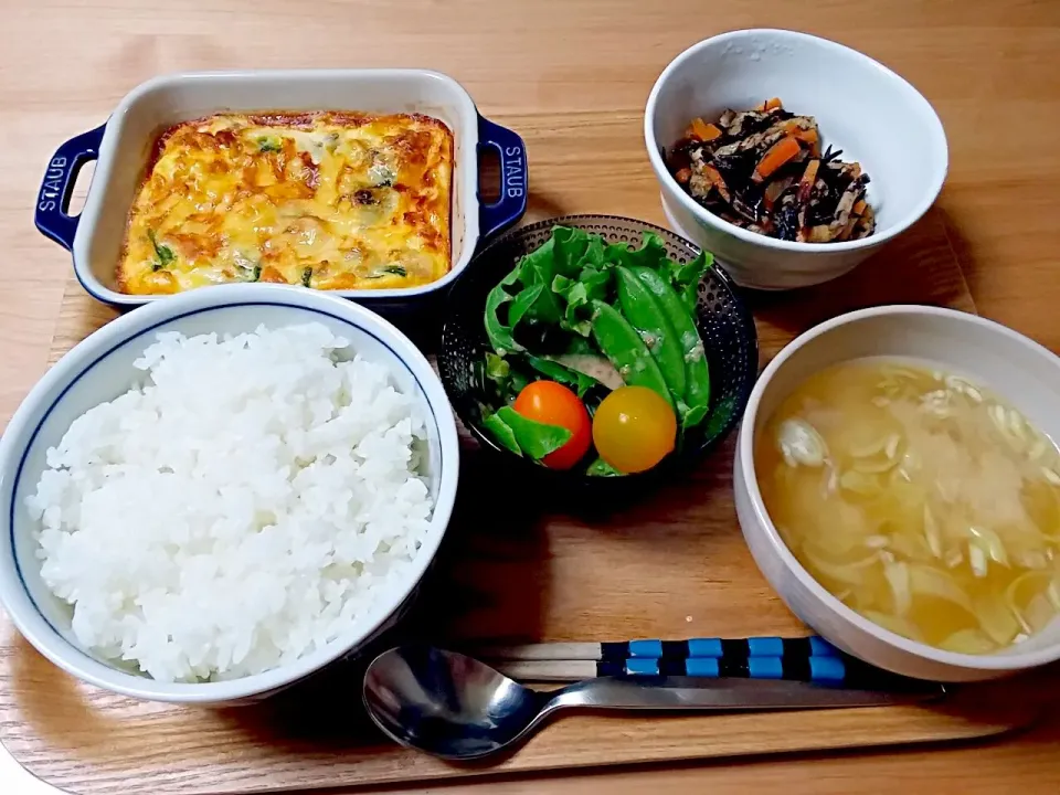 ほうれん草とツナのキッシュ、サラダ、ひじき煮、長芋と茗荷のお味噌汁|ゆかさん