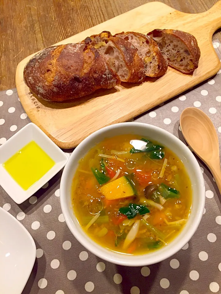 今日はヘルシー野菜スープでひとりご飯🍲🍅🍃|まみりんごさん