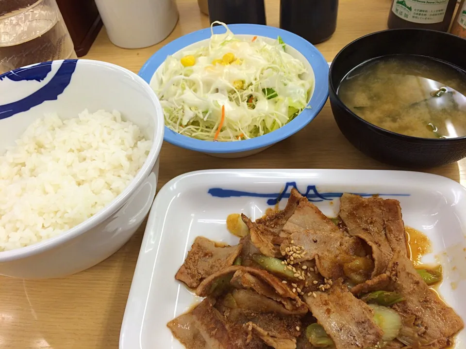 Snapdishの料理写真:豚とネギの生姜焼き定食|Koichiさん