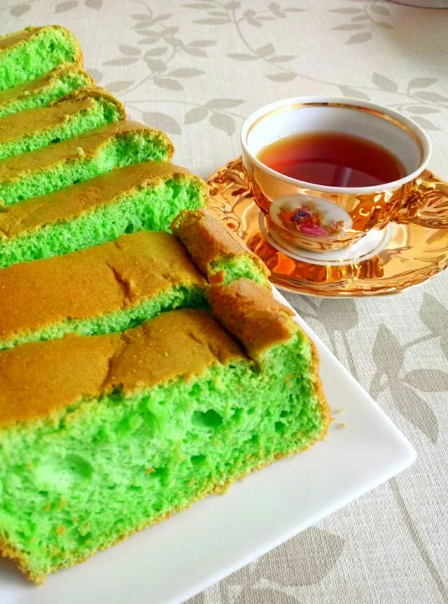 dessert, pandan chiffon cake|Regina Lavetさん