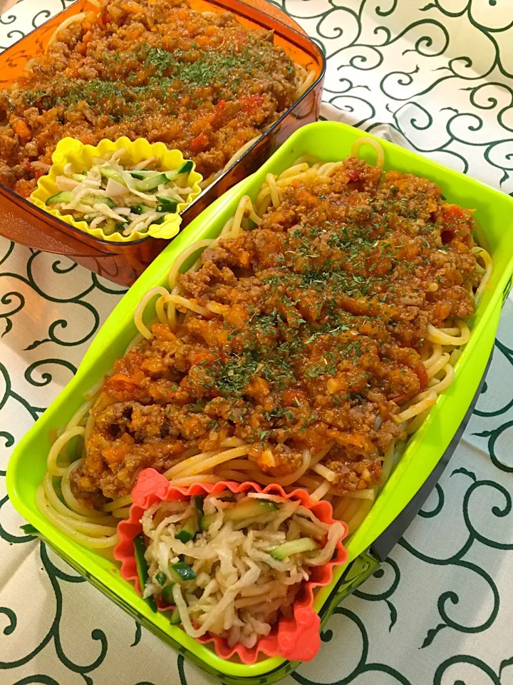 Snapdishの料理写真:2016.4.27 中１＆高１男子ミートソースパスタ🍝弁当(*´∇｀*)|mari-pさん