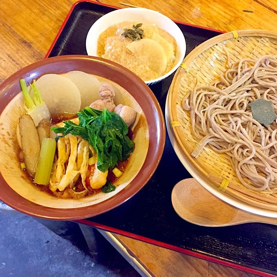 Snapdishの料理写真:亀戸名物 冷やしの養生蕎麦！
とろろめし！おかわり無料です|亀戸 養生蕎麦 高のさん