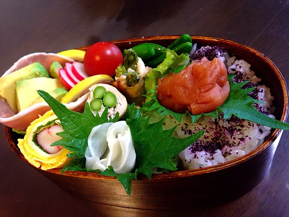 今日の私のお弁当 アボカドと生ハムのサラダ、アスパラ肉巻き^_^|とんちんさん