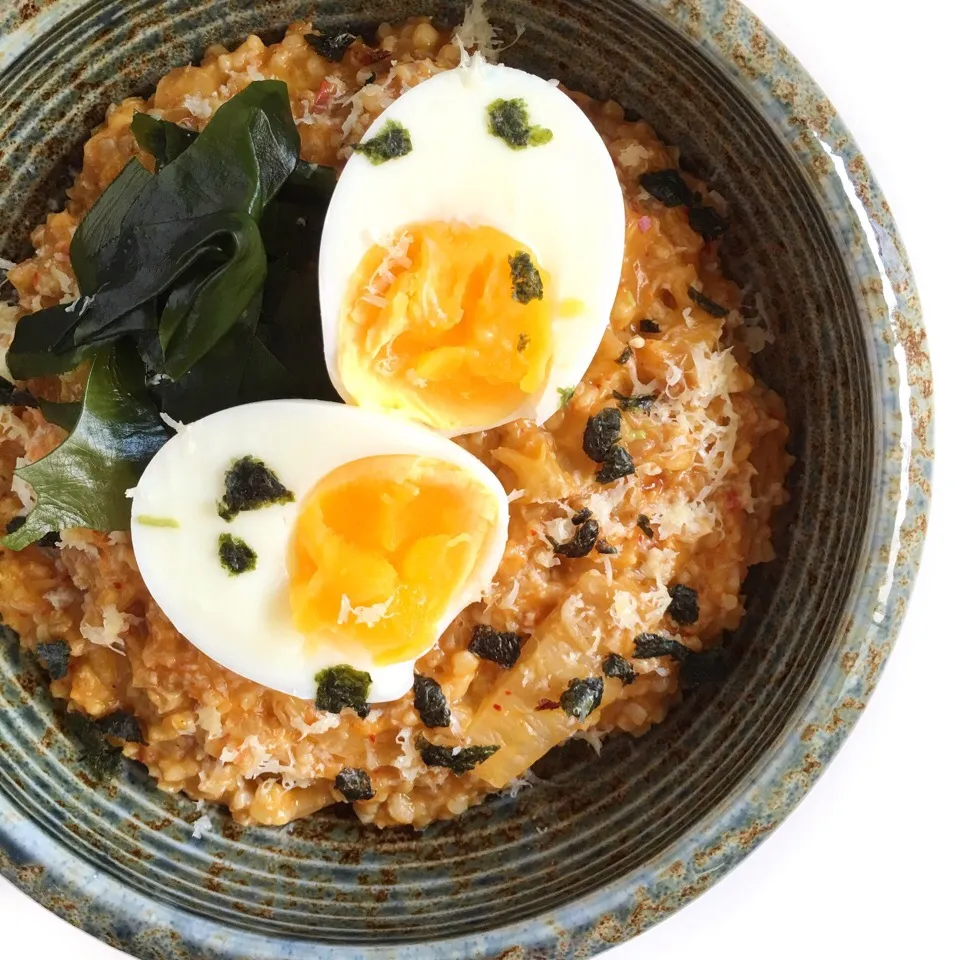 Kimchi & cheese steel cut oats with egg, wakame & nori|coxiella24さん