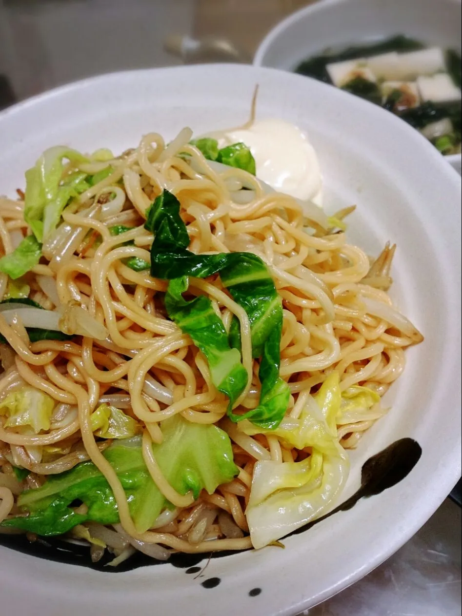 Snapdishの料理写真:サッポロ一番縁日の焼きそば
春キャベツの焼きそば下にひょっこり梅味が|Maho Sanoさん