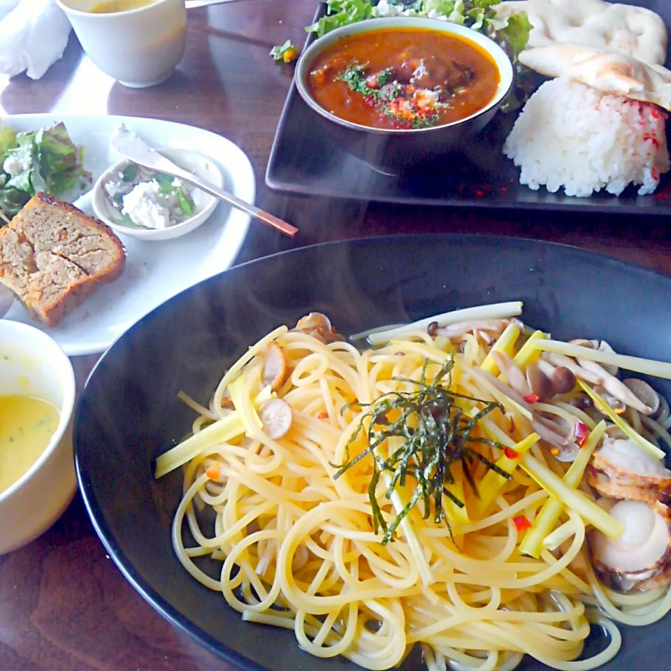 Snapdishの料理写真:ホタテと黄ニラときのこのスープパスタ☆黒豆ソフトとドリンク付き|うたかた。さん