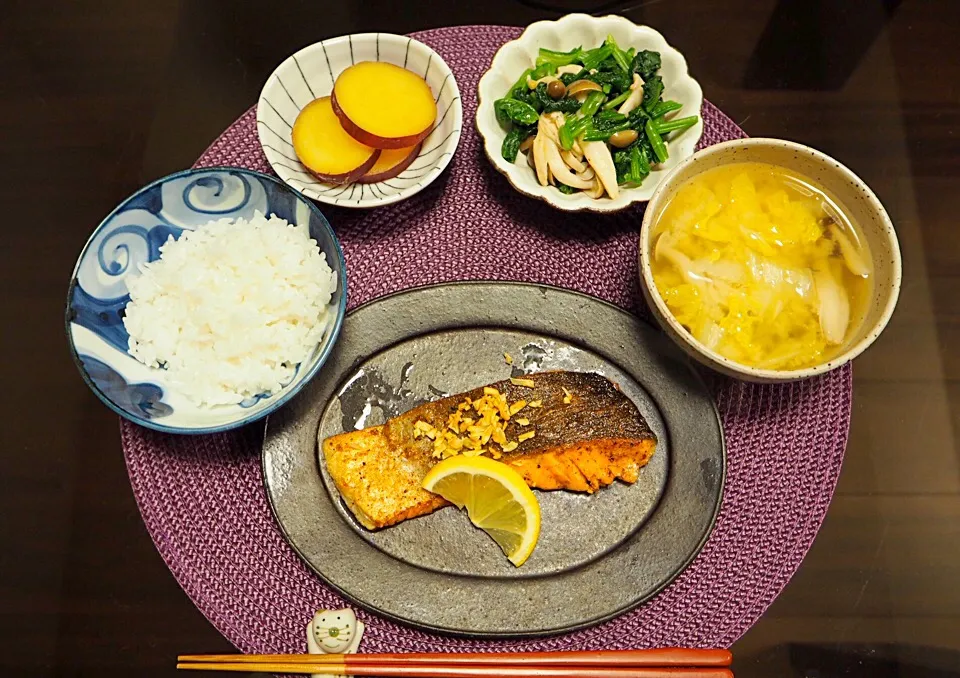 鮭のにんにくバター焼き|はらしおりさん