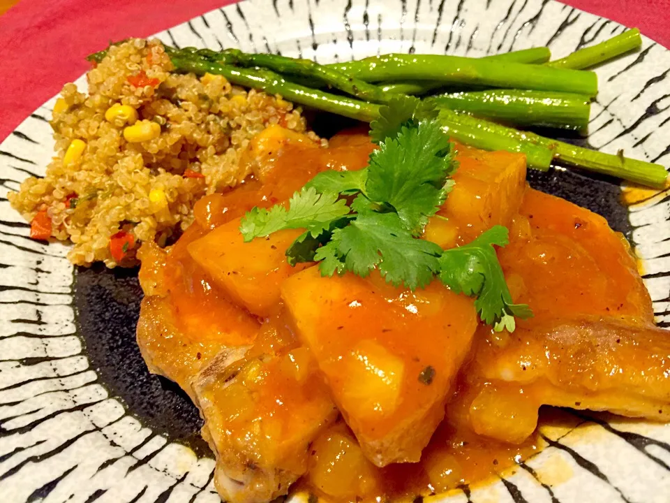 ポークチョップ、パイナップルBBQソース。パクチーキヌアとアスパラガスのソテー添え。
Pork chop with fresh pineapple BBQ sauce,cilantro quinoa and sautéed asparagus.|Sayaka Jinsenji Huletteさん