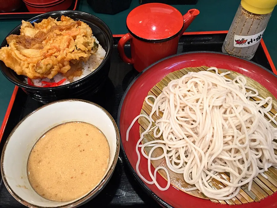 Snapdishの料理写真:ごまだれせいろ かき揚げ丼セット|T. Wonderさん